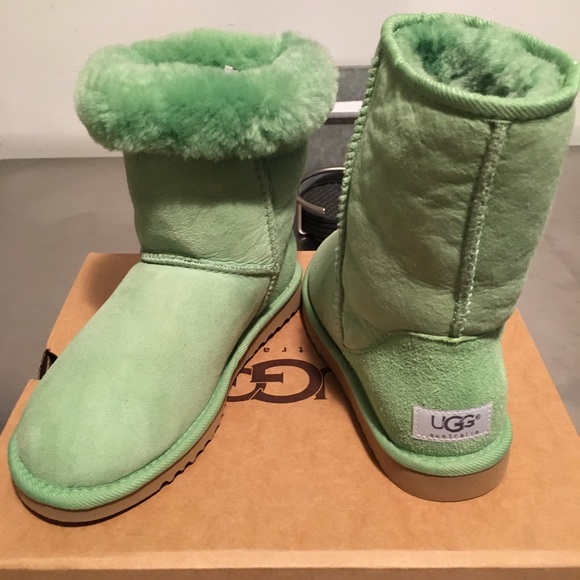 uggs lime green